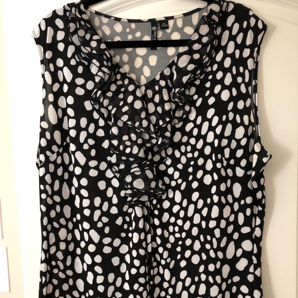 Sleeveless black and white ruffled top